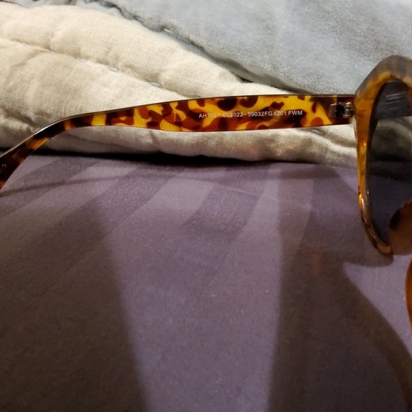 Foster Grant Designer Style Sunglasses Tortoise Frame Gray Lens   G22-2 - Picture 6 of 6